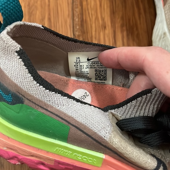 Loved- Nike react infinity women’s size 7.5 - Picture 2 of 7